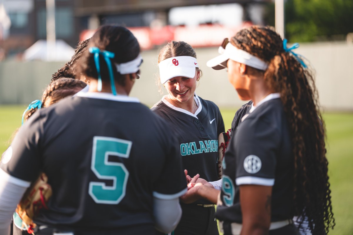 OU_Softball's tweet image. no one fights alone 🩵

Today all teams across the SEC wear teal to raise awareness for ovarian cancer and honor the late legacy of Alex Wilcox. 

#AllForAlex 🦋