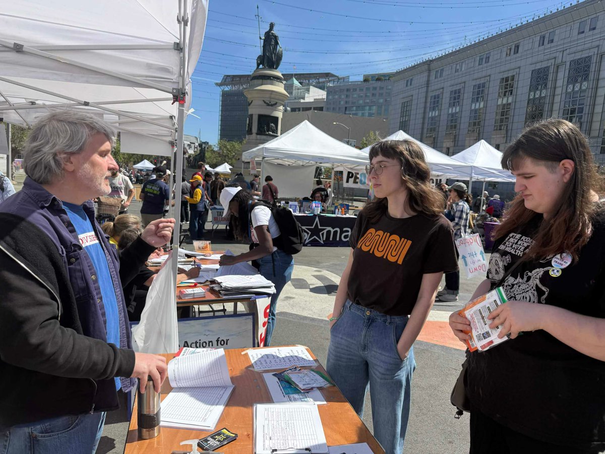 5starvoting's tweet photo. In San Francisco, volunteers talked to a lot of people at last month's No Kings march about better voting methods such as STAR Voting and Approval Voting. Thank you to all of our volunteers who got out there and spread the word! https://t.co/Z513z5itea