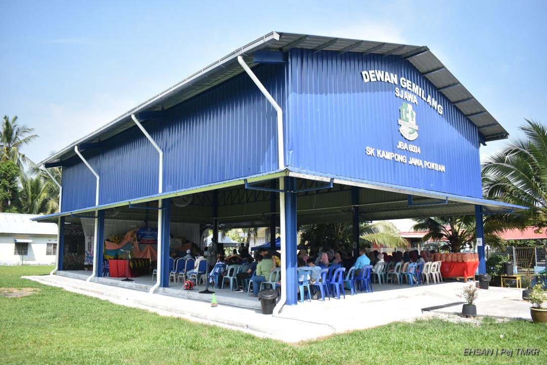 ahmadmaslan's tweet photo. Merasmi Mesy Agung #PIBG Kpg Jawa #Pontian & Dewan SJawa peruntukan #AhliParlimen utk manfaat pelajar & kegunaan orang ramai.
Saya sangat utamakan pembangunan pendidikan di kws. Ia adalah pelaburan terpenting.
Mari kita utamakan pelajaran anak2 agar mereka senang dlm kehidupan. https://t.co/pNPEfogV0s