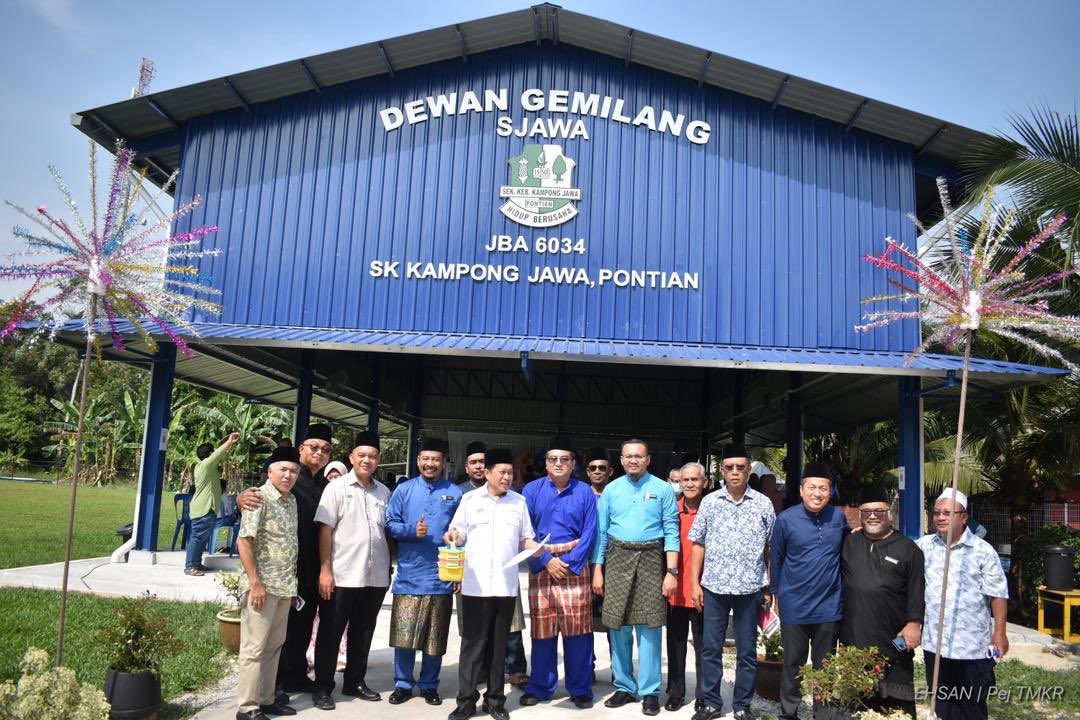 ahmadmaslan's tweet photo. Merasmi Mesy Agung #PIBG Kpg Jawa #Pontian & Dewan SJawa peruntukan #AhliParlimen utk manfaat pelajar & kegunaan orang ramai.
Saya sangat utamakan pembangunan pendidikan di kws. Ia adalah pelaburan terpenting.
Mari kita utamakan pelajaran anak2 agar mereka senang dlm kehidupan. https://t.co/pNPEfogV0s