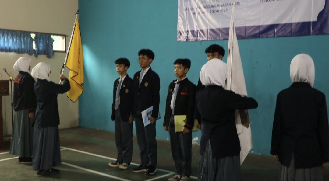 Osemsmanpat's tweet photo. Alhamdulillah pada hari Jum'at 26 September 2025, Pengurus OSIS MPK SMAN 4 Sukabumi telah melaksanakan kegiatan Serah Terima Jabatan (Sertijab). https://t.co/5imRl5C57J