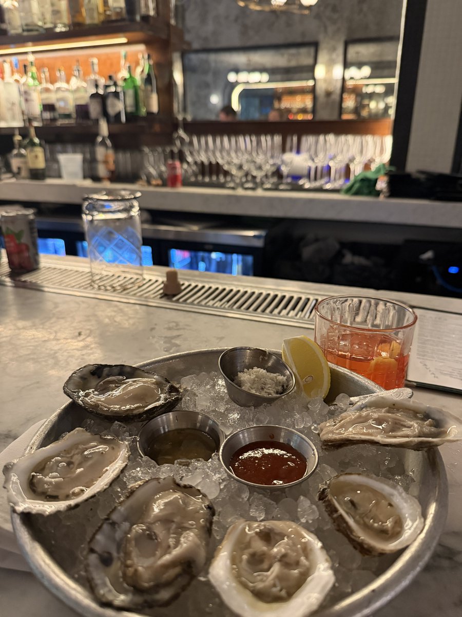 millenialtruckr's tweet image. Drove further than planned today. Parked for early delivery. Time to relax a bit 💯
#freightx #trucking #austin