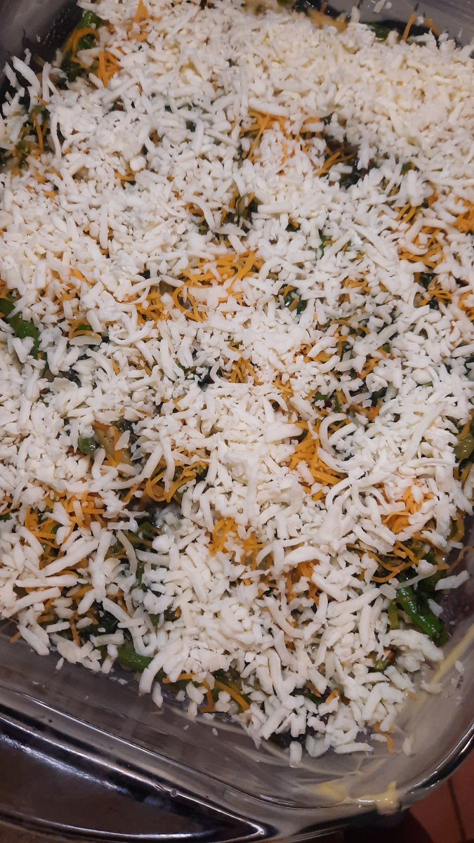 KellyKatharin's tweet image. Callaloo, mushrooms, string beans, garlic, bell peppers &amp;amp; onions crustless quiche.

Sharp cheddar &amp;amp; Mozzarella cheeses. Eggs &amp;amp; cream. 

Comfort food but make it low-carb 😋 

#realfood