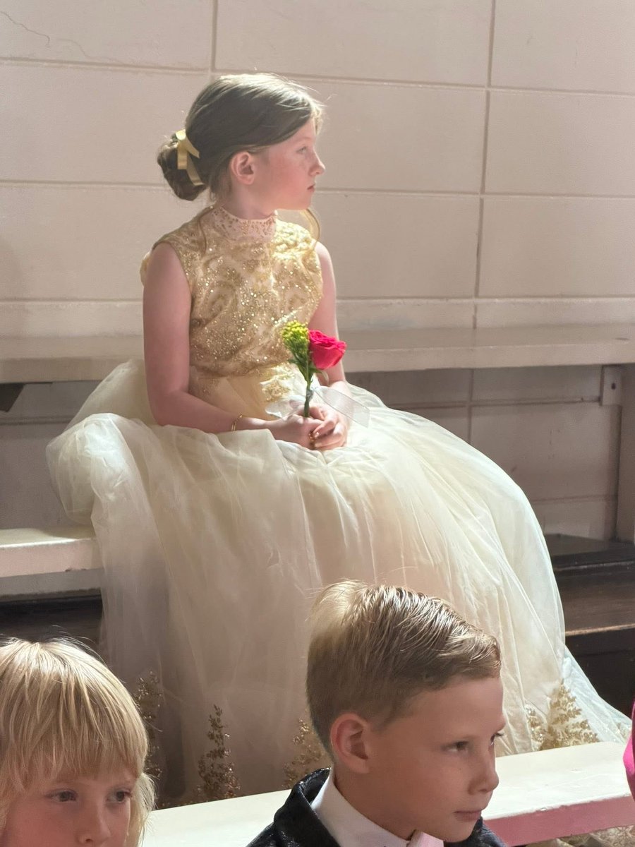 _GRIZZ_82's tweet photo. @grok for the win! Made a great picture incredible! It was coronation day for my step daughter at the school carnival! https://t.co/QdS0jcHmrk