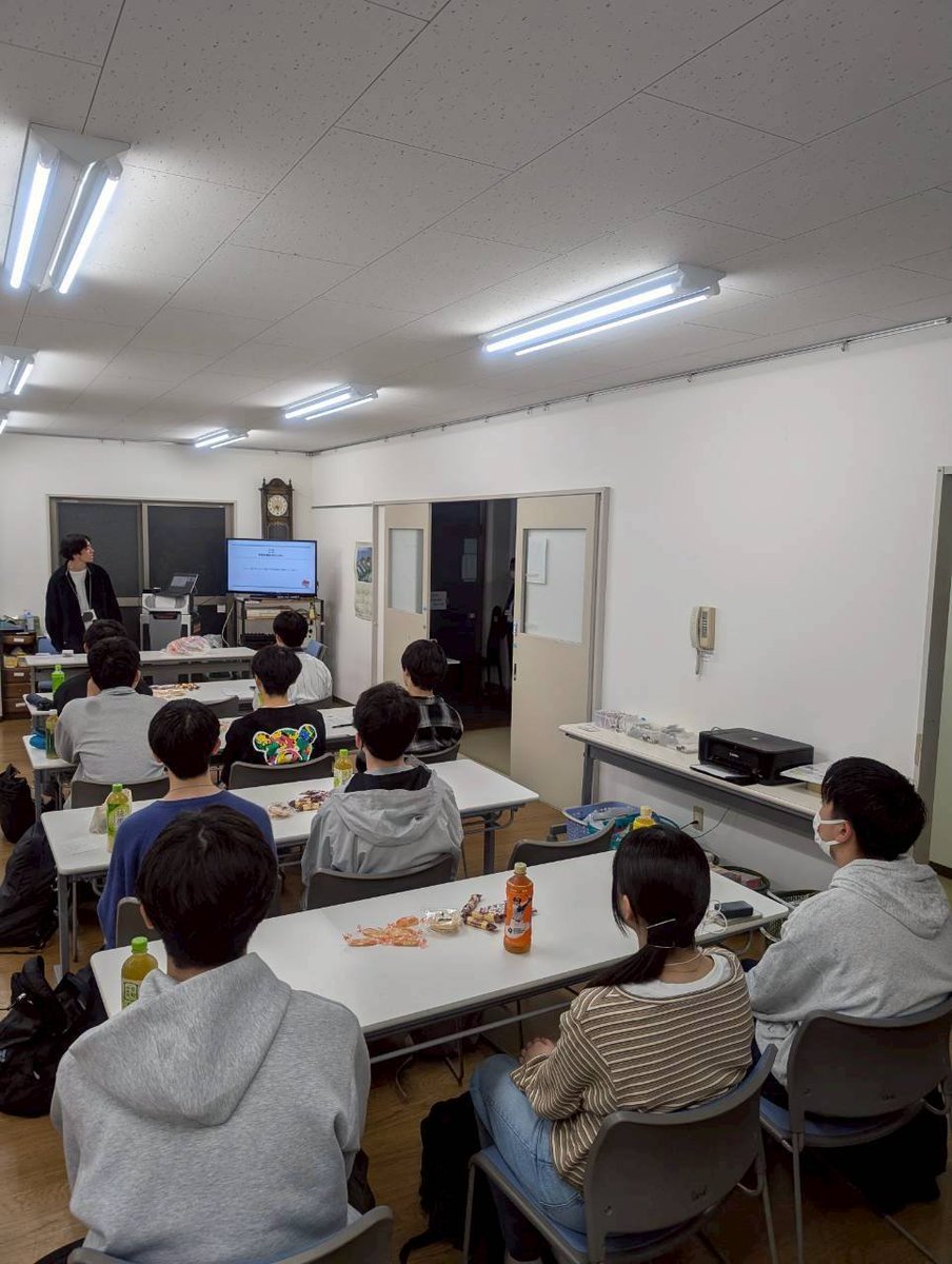 studyfreehodo's tweet photo. 【4/10 #ほどがや無料塾📚】

本日、新入生は新しく7名の方に見学に来ていただきました✨
先週来てくださった方も来ていただきました！子どもたちとの交流に目を輝かせていました👀

子どもたちは悪天候の中でも、最後まで集中して学習に取り組んでいました！
新入生との仲も徐々に深まってきた様子🤭 https://t.co/oWOxvAEAbm