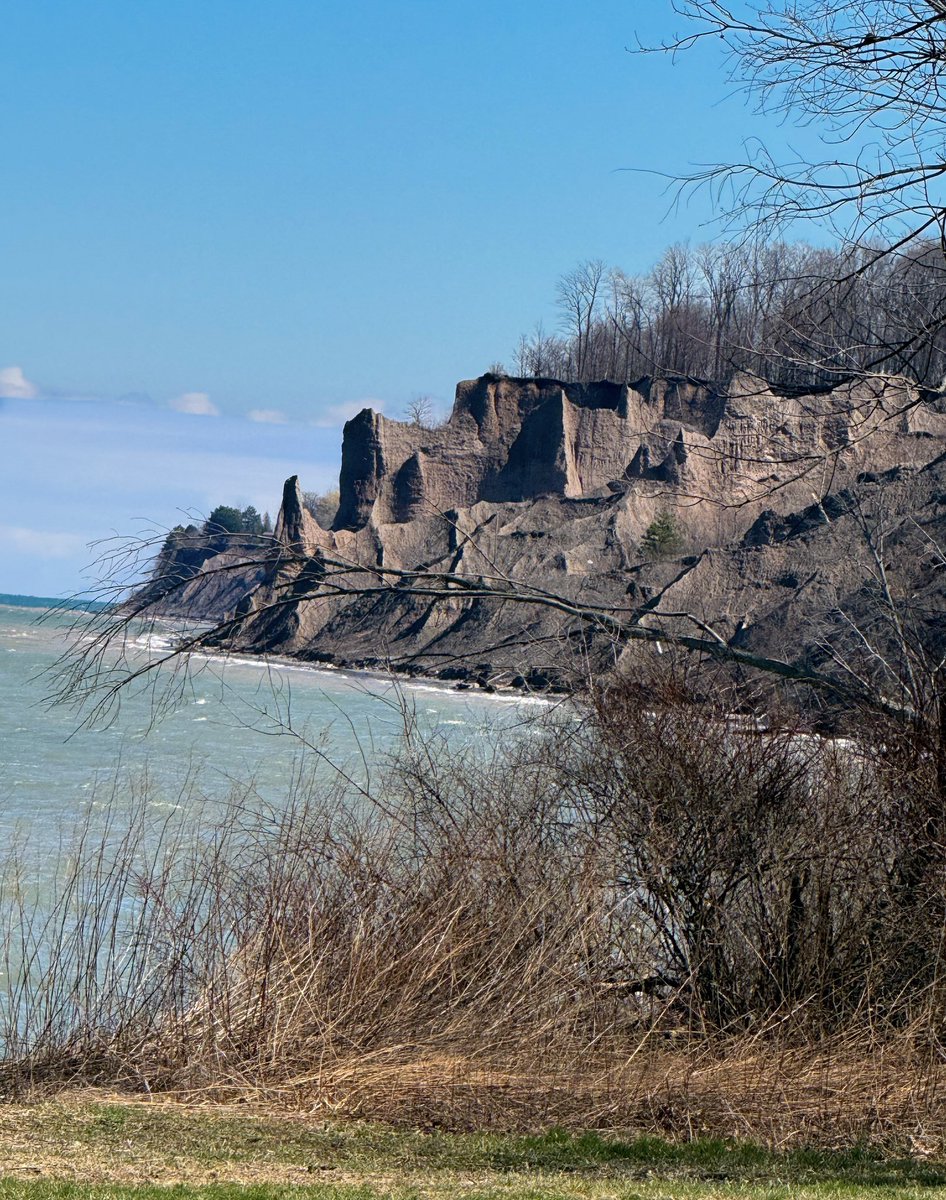 billgt99's tweet photo. Went to Chimney Bluffs today.Lake Ontario is high. https://t.co/5qxVgTgzwY