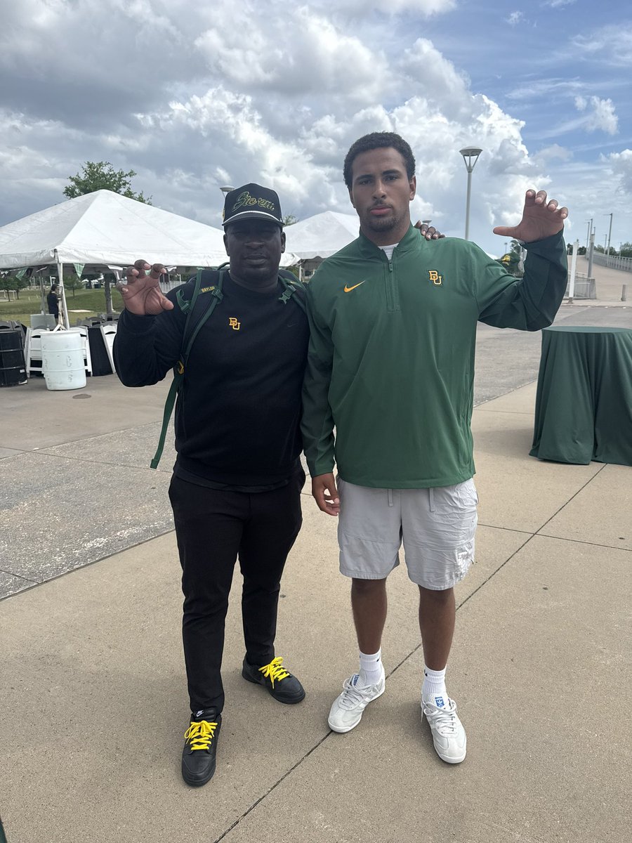 Karece Hoyt tweet media