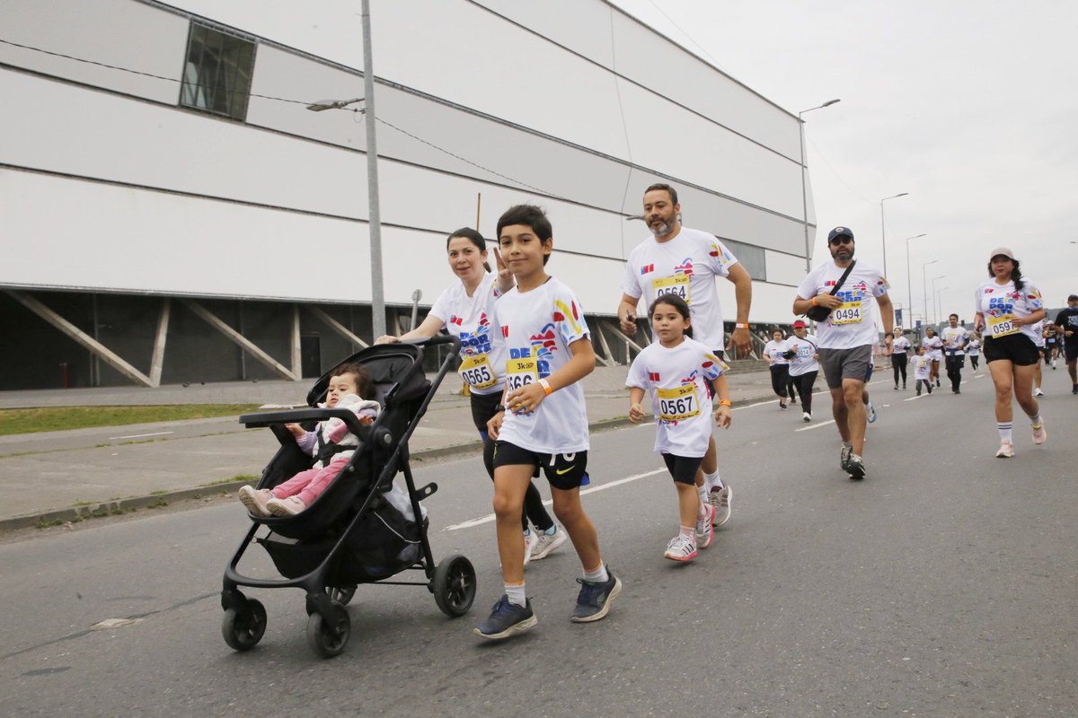 MindepBiobio's tweet photo. ¡Éxito total en Concepción! Más de 8 mil personas participaron en  Corrida Más Grande de Chile que se realizó en Parque Bicentenario.
Felicitamos a todos los participantes que demostraron una vez más que Biobío está preparado para realizar grandes eventos Deportivos. https://t.co/R4NEUDqkYl