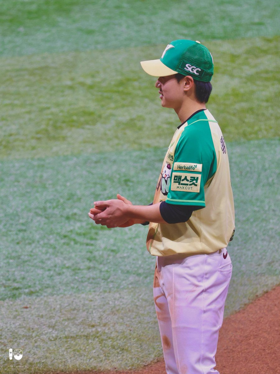 즈 . . 🪽 tweet media