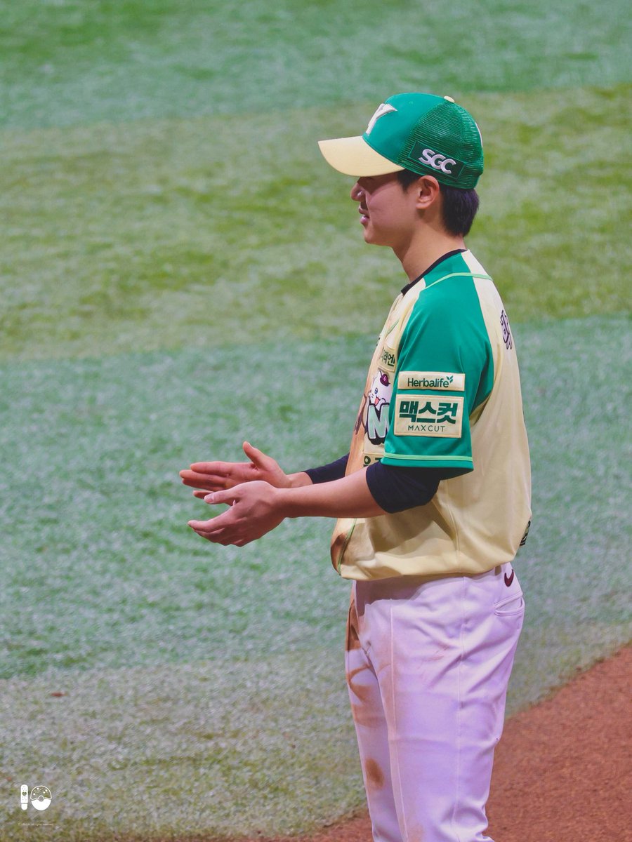 즈 . . 🪽 tweet media