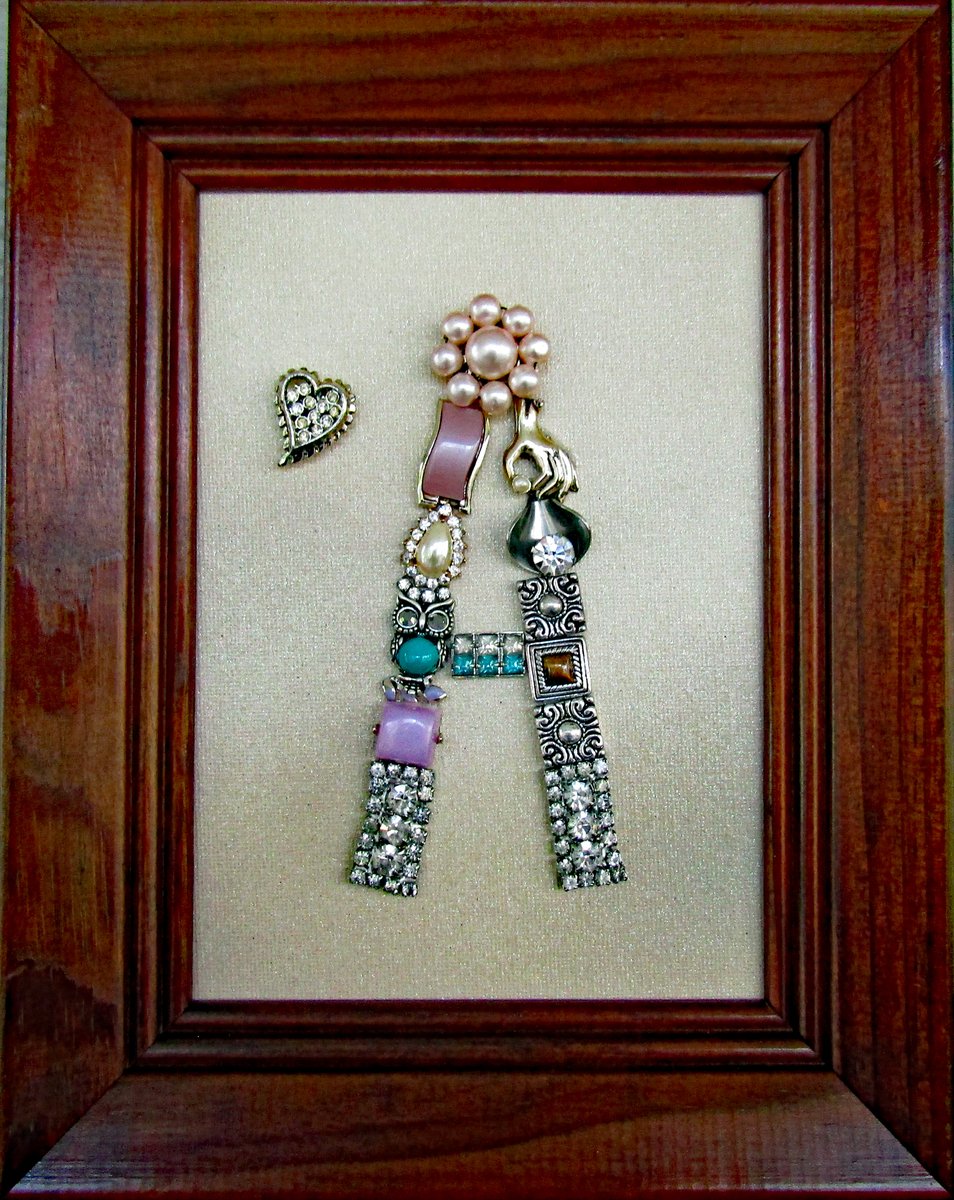 Carolyn40679267's tweet image. Framed Jewelry Art Letter A #JewelryArtLetter #Handcrafted #Repurpose #UniqueGift #OOAK #VintageJewelry #OwlBrooch #Heart #LetterA #Collectible #Decor #Original #DaughterSisGift etsy.me/4thBdsw via @Etsy