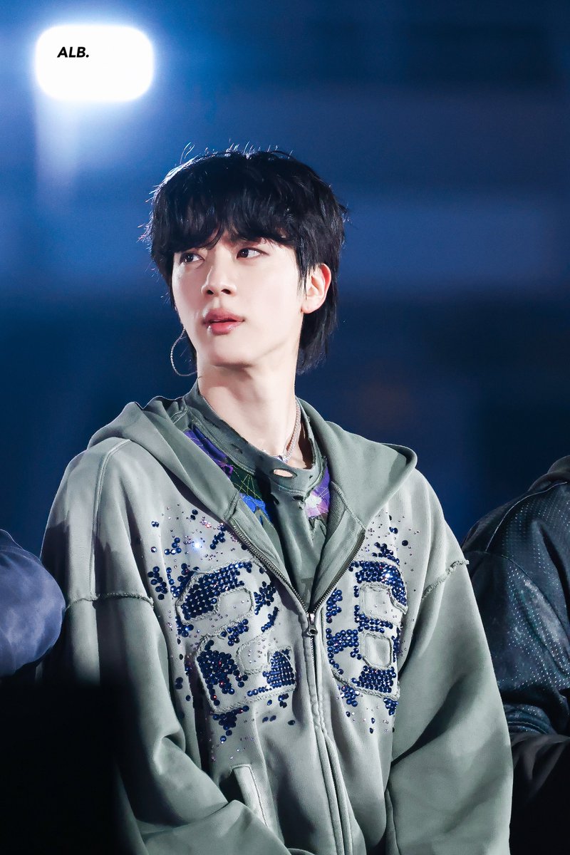 A LITTLE BRAVER 🐬 tweet media