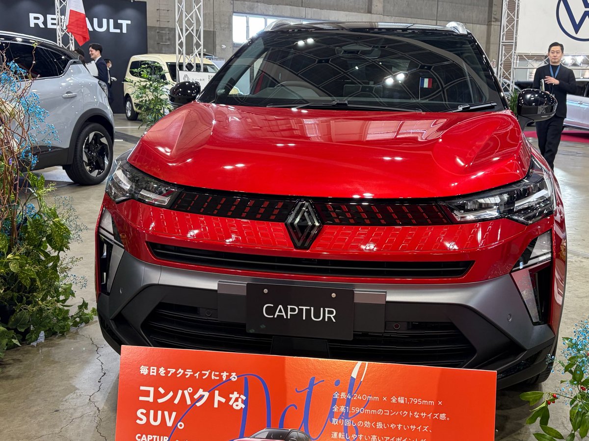 blue_lion18gtl's tweet image. 7人乗りのカングーは初めて見ました😊

フランス車🇫🇷の鮮やかなボディーカラーを見ているだけでも明るくなります☀️  新しい顔のルーテシアもカッコいいです👍

#金沢輸入車ショウ
#ルノー金沢
#Renault