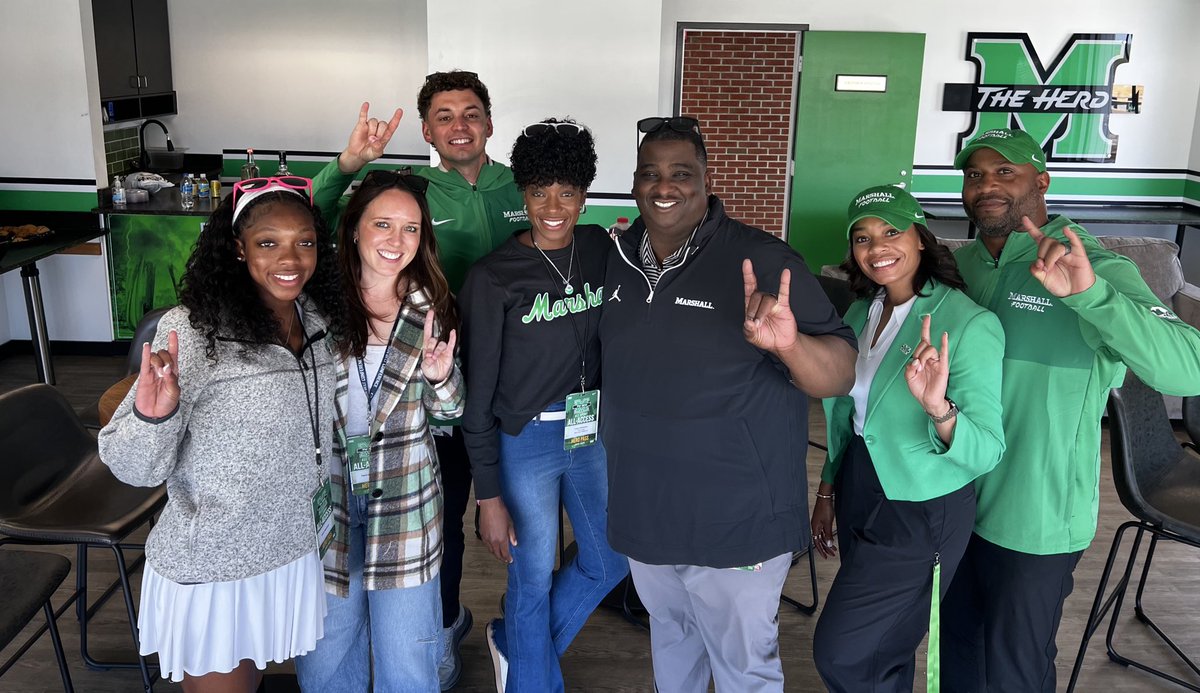 GJHJ's tweet photo. Great to introduce our friend @e_msmith10 to Herd Nation and welcome her to Marshall! Come back to visit soon! #WeAreMarshall https://t.co/Ar1RB78p0T