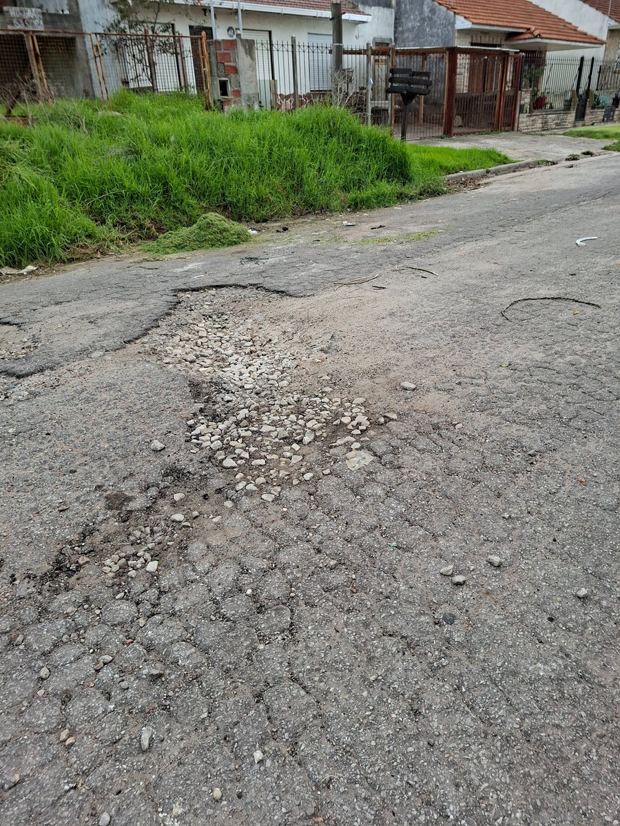 miguelgam1's tweet photo. @agustin_neme hola! Por favor en calle lynch 1100, mogotes, esta todo lleno de pozos desde hace mucho. No se puede pasar. Gracias. https://t.co/OMbX8Rptw8