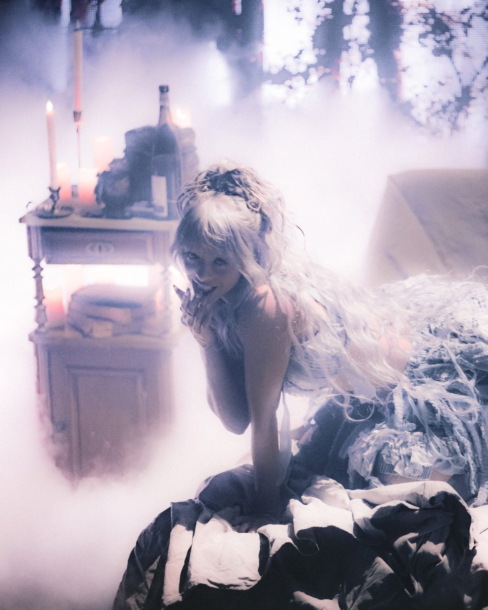 Update Melanie Martinez ⛪ tweet media