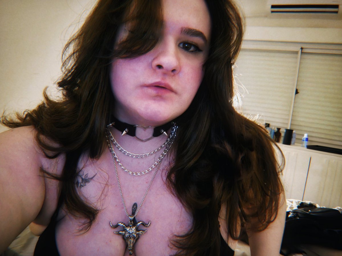 𝐿𝑎𝑟𝑎 ♱ tweet media