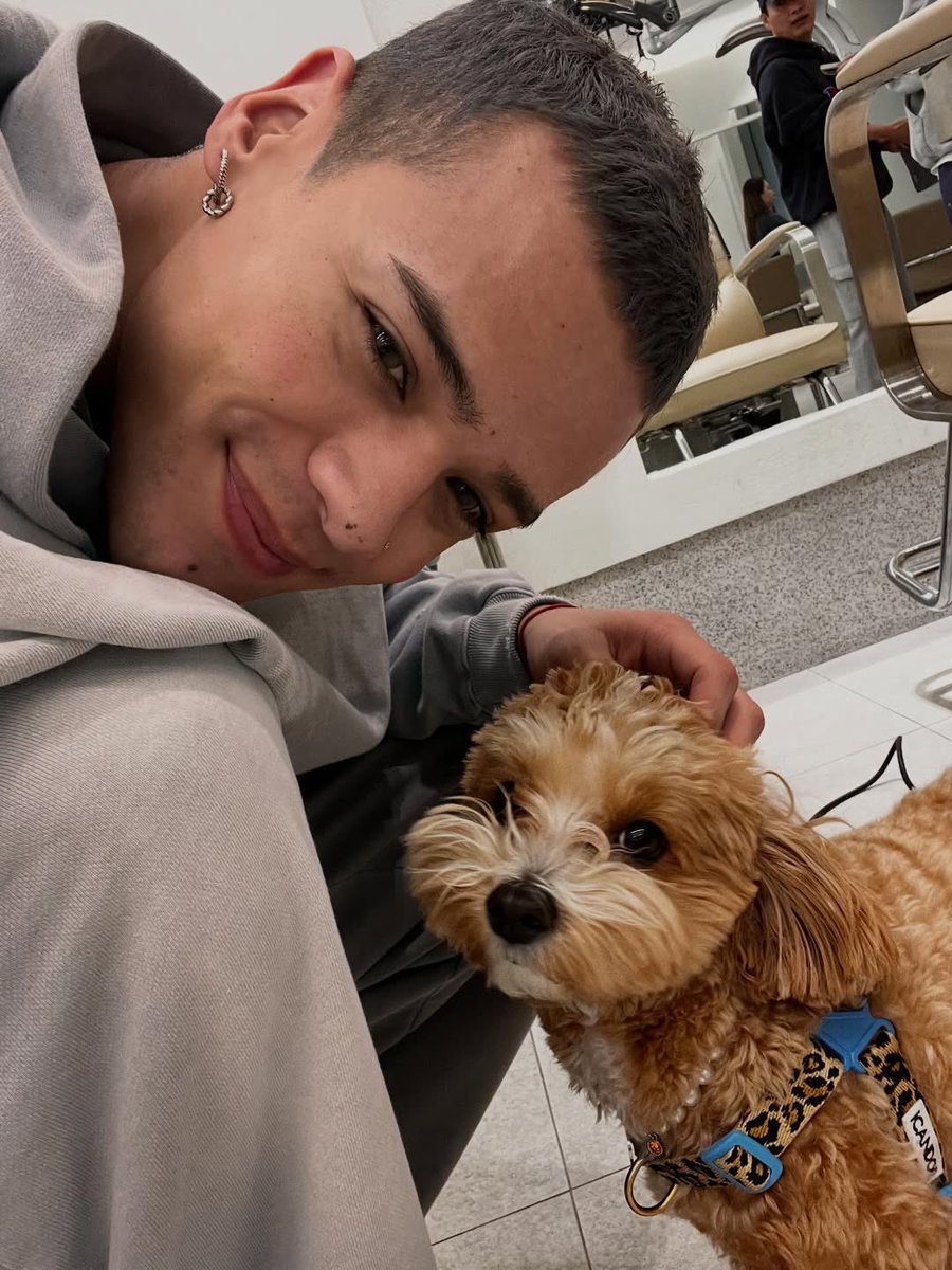 #DREW VIA WEVERSE 

🐶: Bom dia, DUAL!!! Espero que vocês estejam incríveis e sorrindo. Estamos trabalhando muito duro por vocês e mal podemos esperar para compartilhar mais experiências divertidas aqui na Coreia. Lembrem-se de que vocês são especiais para nós e significam o