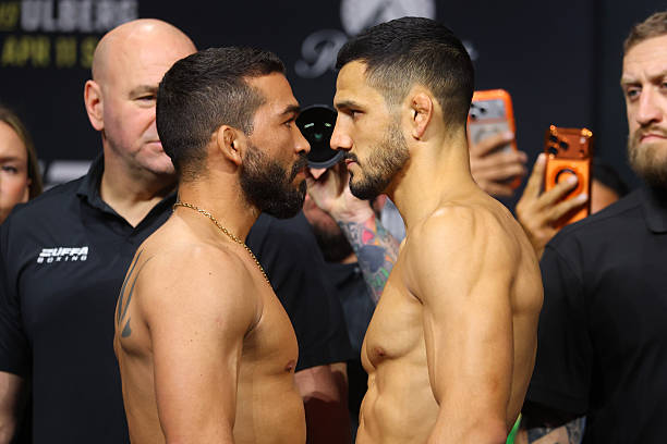 DiarioMma's tweet photo. Y ahora viajamos 4-5 años atrás en el tiempo para la pelea estelar de Bellator por el título pluma 😅 
Patricio Pitbull y Aaron Pico cierran las preliminares de UFC 327, ¿quién sale con la mano en alto? #UFC327 https://t.co/xNClMhZbA4