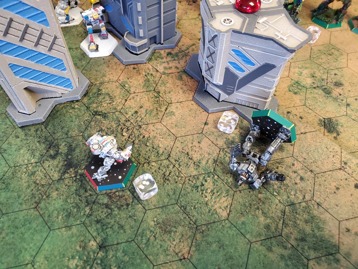 CatHultberg's tweet image. It has been a while since I ran a #battletech game but the crew at Springfield Games Day were kind enough to offer me space. It was a wild, bloody game with many dead mechs. @catalystgamelab @GaleForceNine @Thunderhead_S #miniatures #miniaturewargaming #hextech