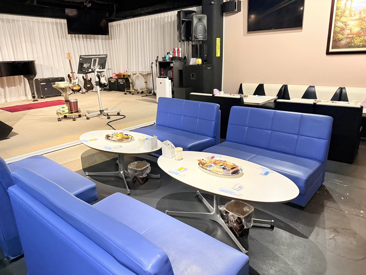 Paix2_Megumi's tweet photo. 🎙️本日は月例会
#LiveStudio88 #ライブスタジオ88
#ライブスタジオはちはち
#DayTime #昼の部
#カラオケ喫茶
#カラオケ
#鳥取 #鳥取県 #tottori https://t.co/FvcsmQTsnu