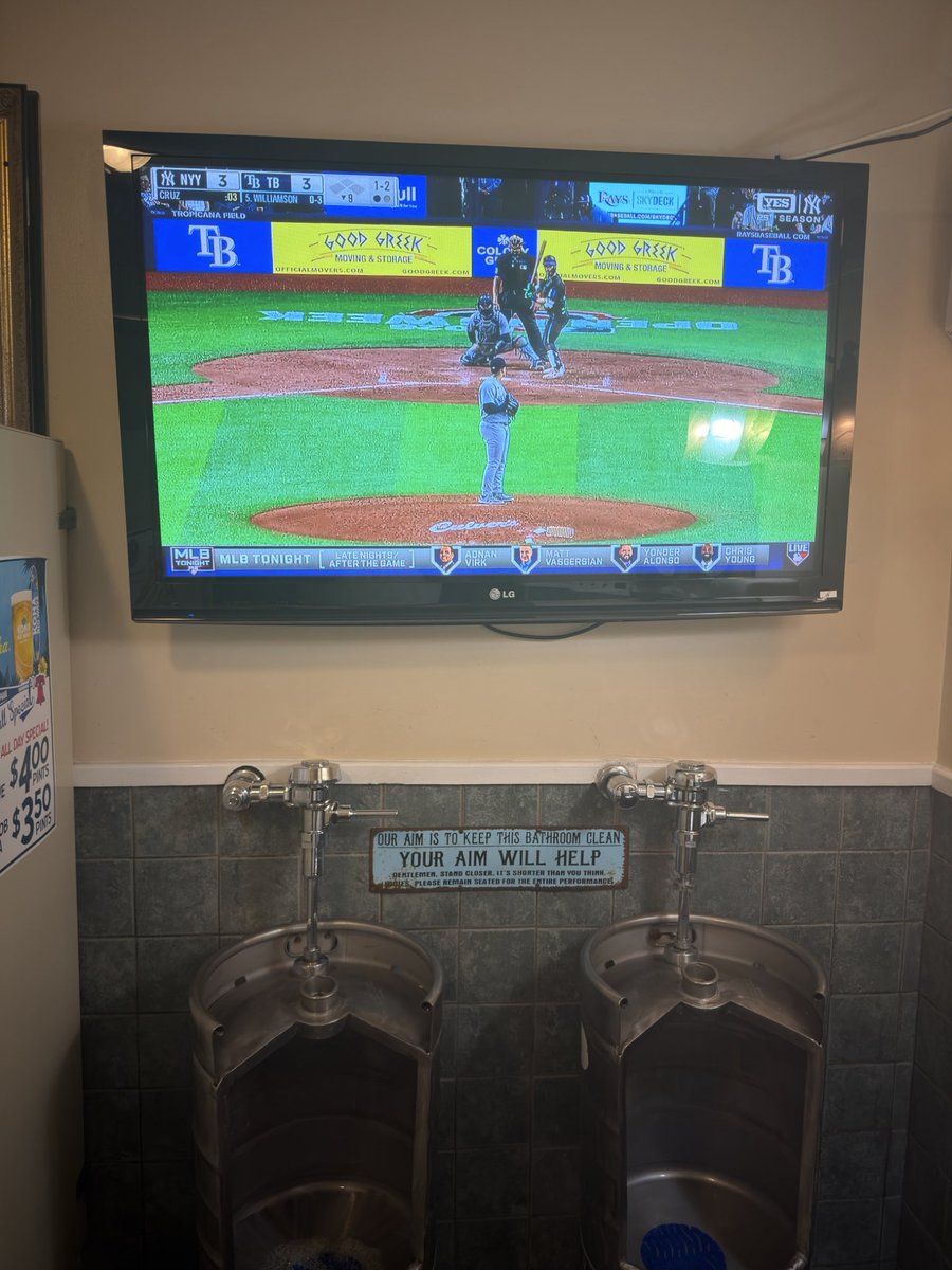 This is the greatest urnial setup Ive ever seen #porn