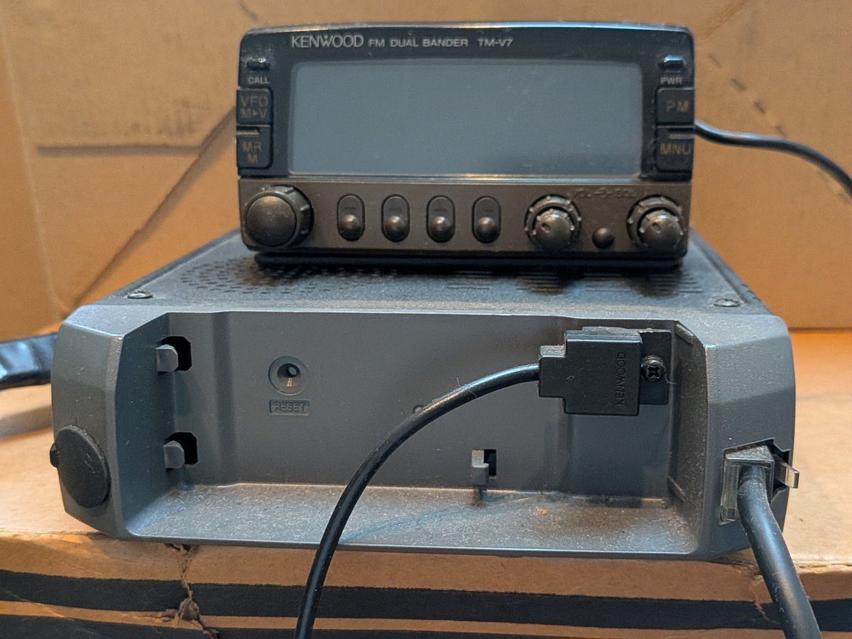 ケンウッド製 TM-V7S 50/35w デュアル・モービル機 ・現状動作品