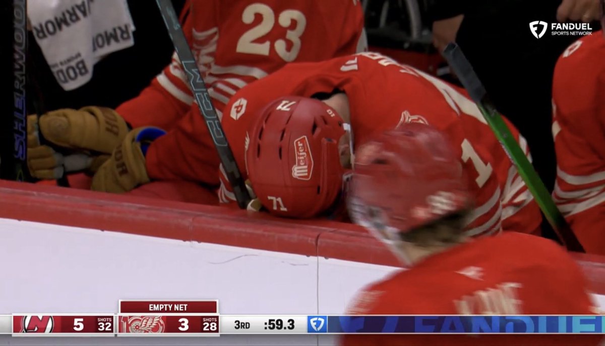 JPhoenix7's tweet image. An embarrassing day for the franchise. Leaving mental fragility down the stretch aside, this team HAS to learn to hate losing, especially from what the last four seasons have showed them. That starts with addition by subtraction and addressing genuine roster/B6 depth. #LGRW