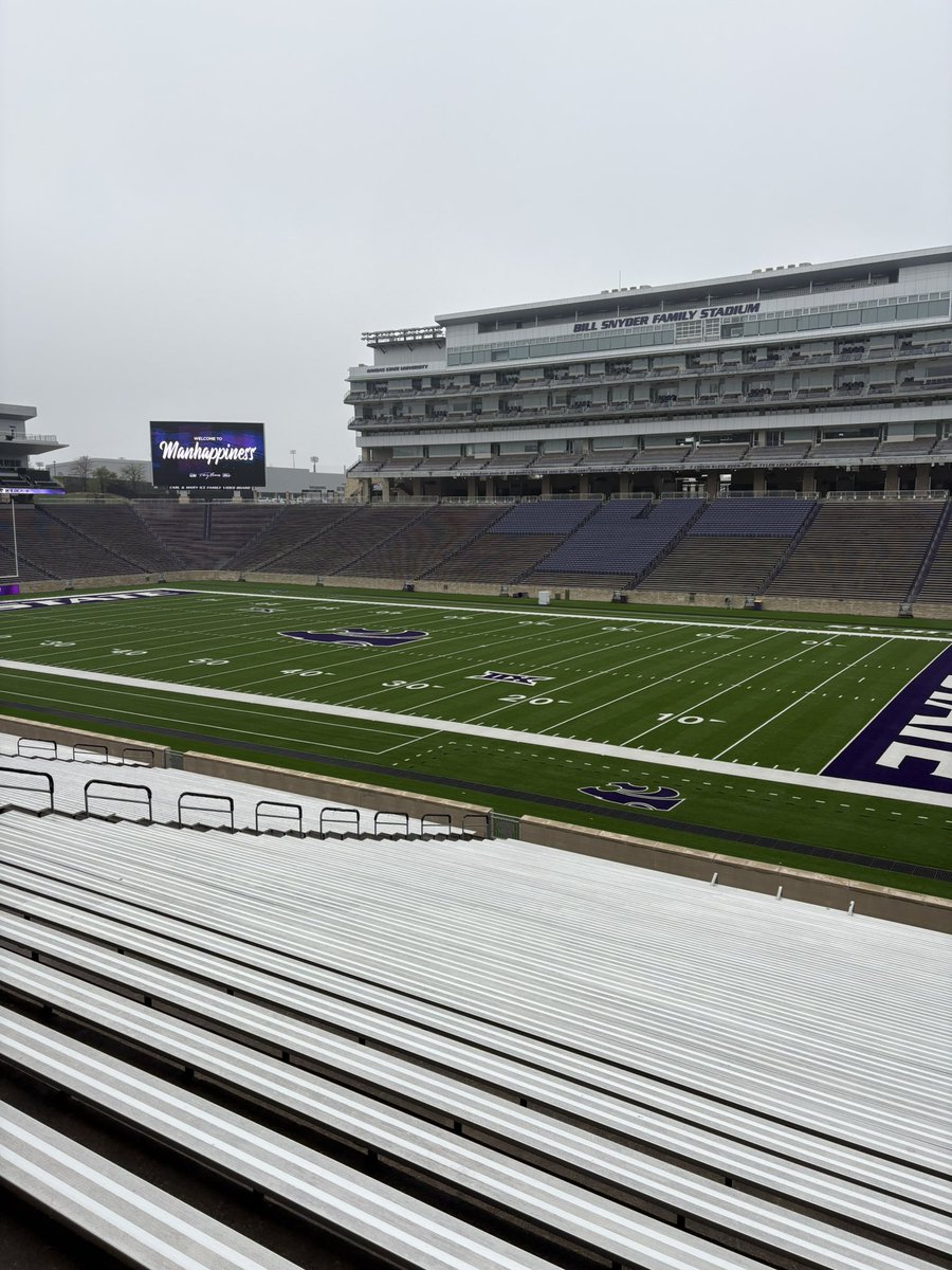 kjsutton3_'s tweet photo. Had a great time @kstatesports this past weekend for a track meet and got the opportunity to take a visit! Met some amazing people!@JPRockMO @GSV_STL https://t.co/zG1urOsPnW