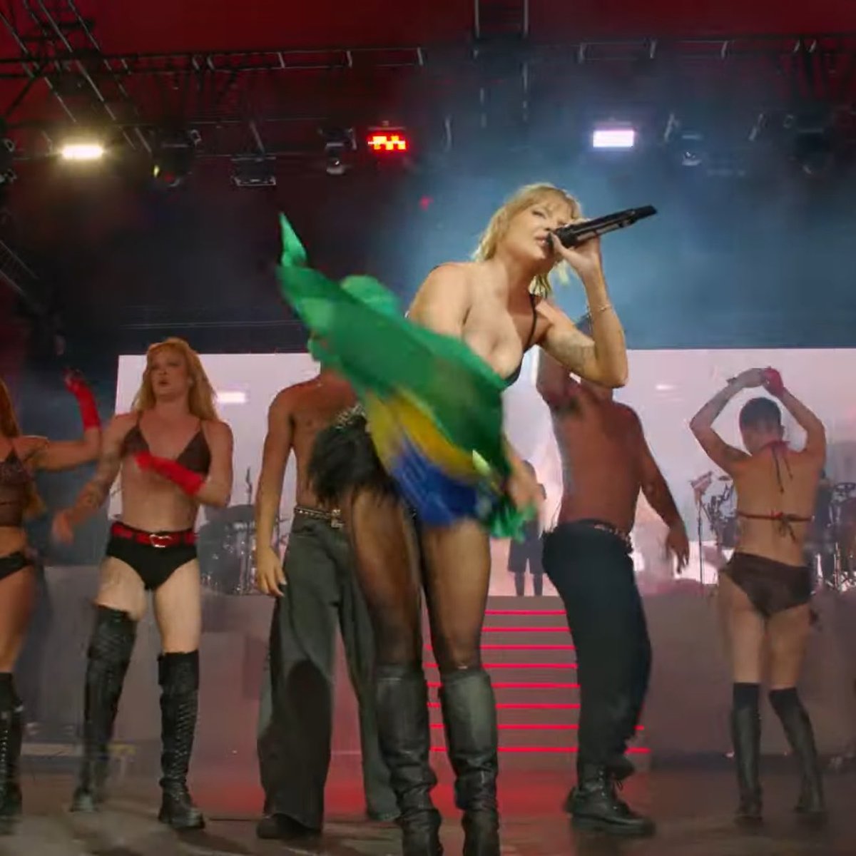 annalynne #SONZACHELLA 🌴 tweet media