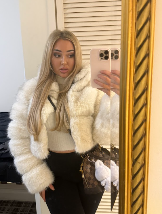 fully clothed so you probably won’t say hi 😞