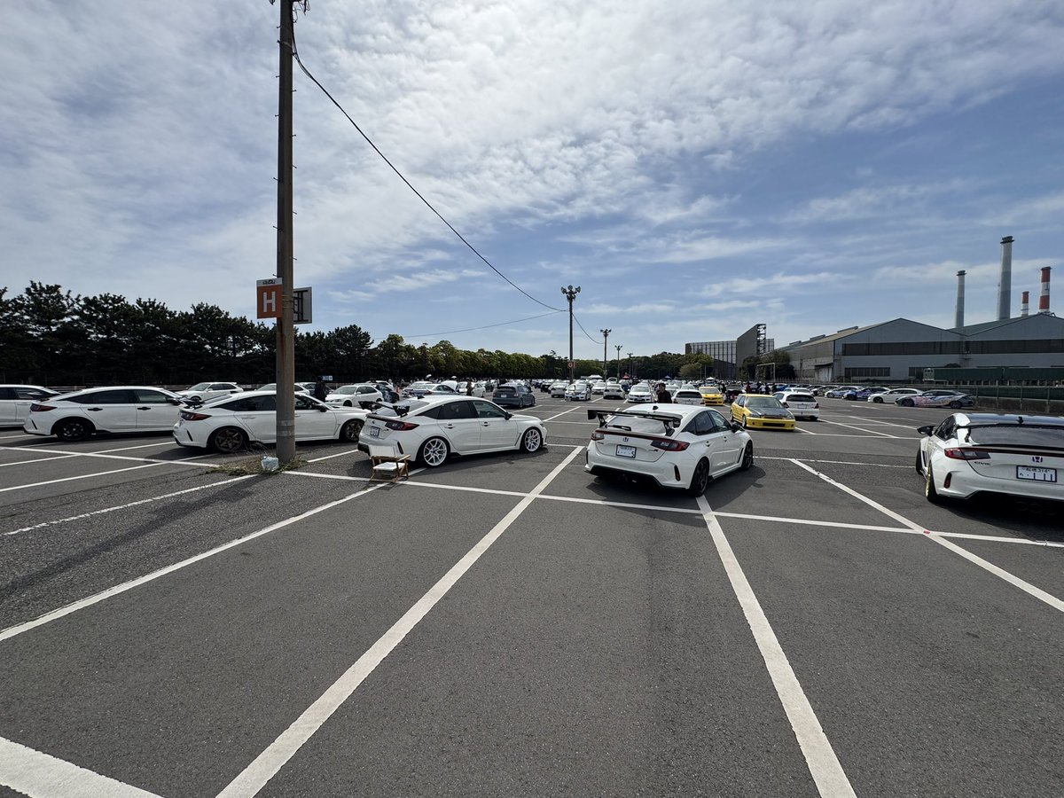 trust_racing's tweet photo. CIVIC MEETING CHIBA2026
ハーバーシティ蘇我(共用第二駐車場)で絶賛開催中！　天気も良いので☀️ハーバーシティ蘇我にドライブついでに是非お立ち寄り下さい😊 https://t.co/JcQx2fY10a