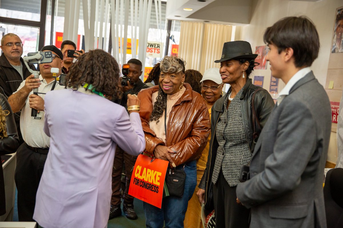 VoteYvette's tweet photo. Today, I launched my reelection campaign for Congress.

These are trying times. Prices are up, our democracy is under attack, and we have a President dragging us into a reckless war of choice.

But I’m ready to fight back and serve the people of Brooklyn.

When we fight, we win! https://t.co/vWrDsWh4Zg