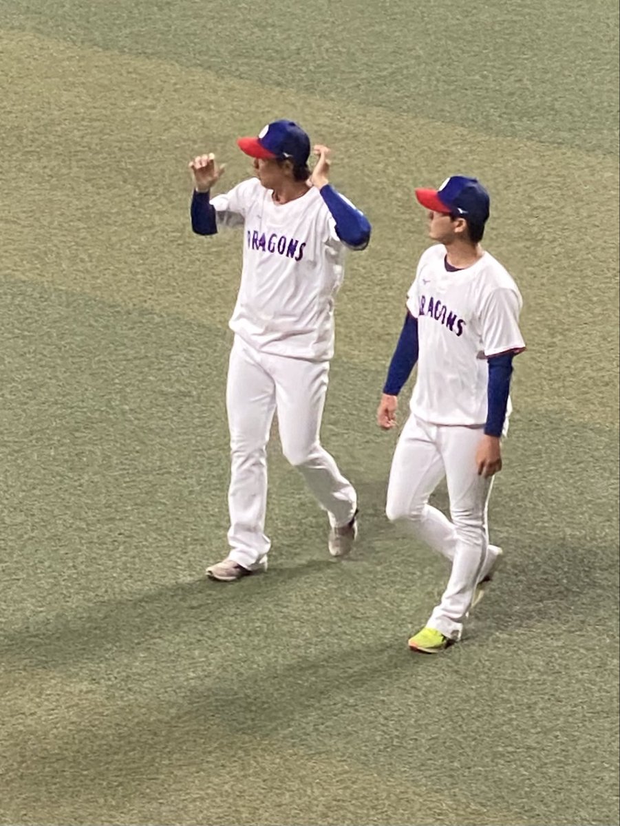 chu_doraban's tweet photo. 12日の試合前練習に #吉田聖弥 投手（写真右）が合流しました。

#中日ドラゴンズ https://t.co/4FTEA9roto