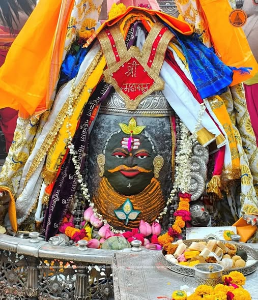 Prem44325040's tweet photo. 🙏🌹*Jai Shree Mahakal*🌹🙏
*श्री महाकालेश्वर ज्योतिर्लिंग का भस्म आरती शृंगार दर्शन*
*12-04-2026 कण-कण में महादेव* https://t.co/xI7kiEHftT