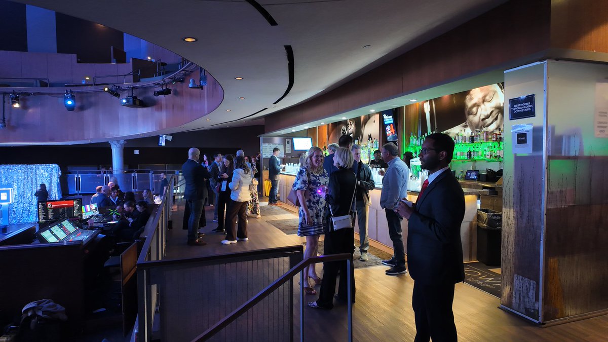 Healio_OSN's tweet image. The party is just getting started here at the #Eye Love Rock N' Roll fundraiser to fight corneal #blindness!

Next up: The rock band.🎸

#Vision #Ophthalmology