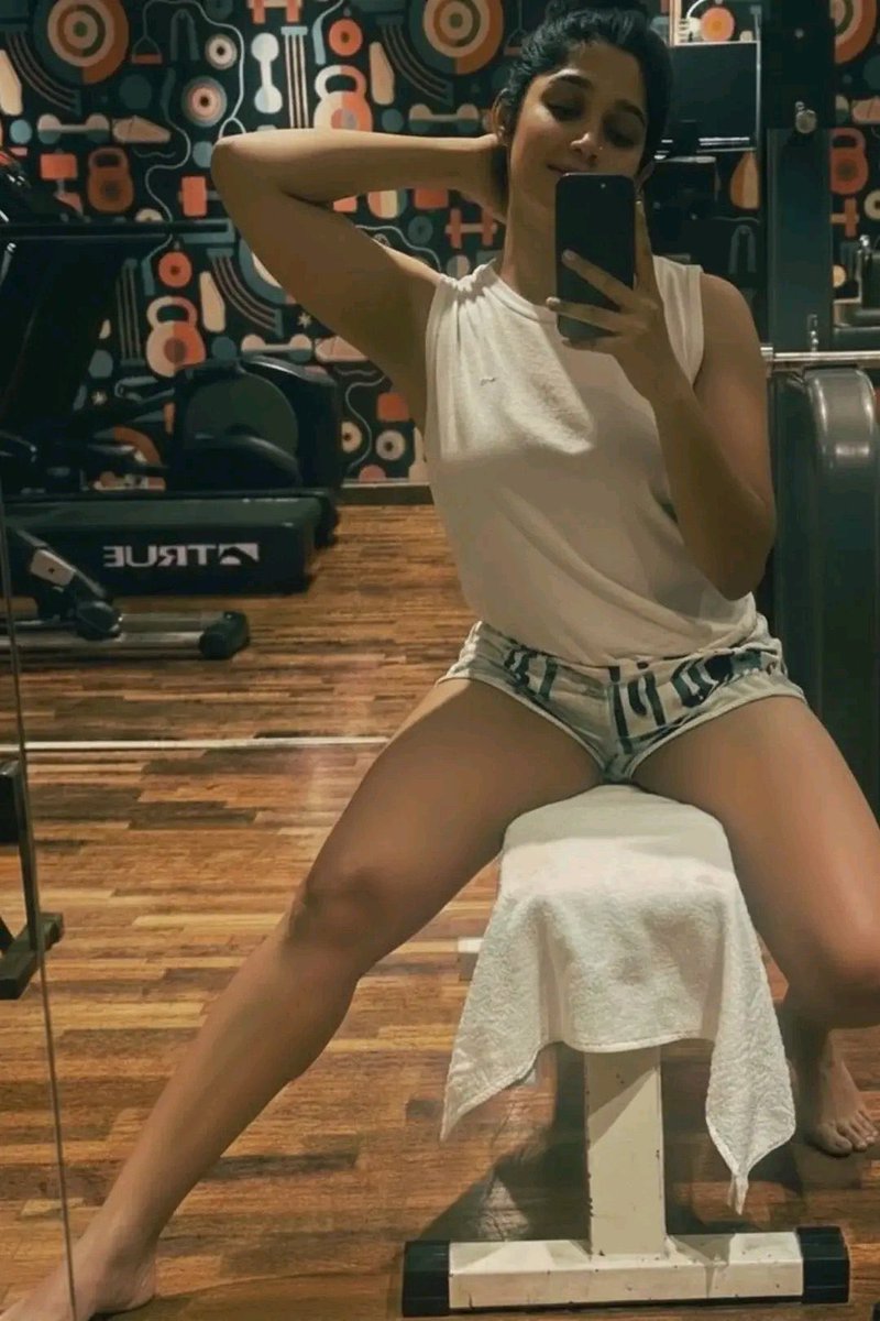 am_Migrade's tweet photo. Age 42, can you show me a better Mi!f face &amp; body card. 😍🔥 https://t.co/BZ0z8Ew3Kr