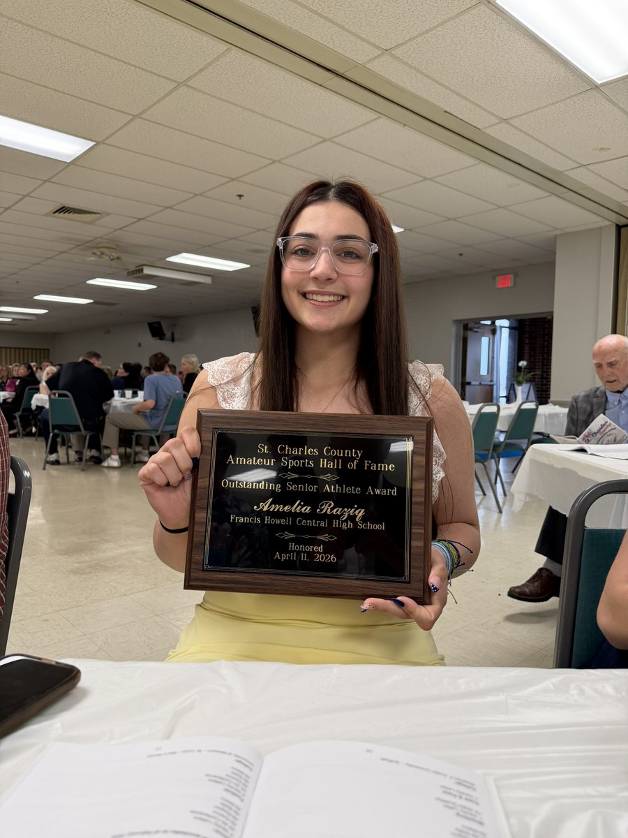 FHCSpartanSB's tweet photo. Had a great night celebrating Amelia Raziq as the large school female athlete of the year. Thank you to the St. Charles County Hall of Fame for recognizing her amazing 4 years at Howell Central. On to Stephen F. Austin! https://t.co/uceNcZcVR2