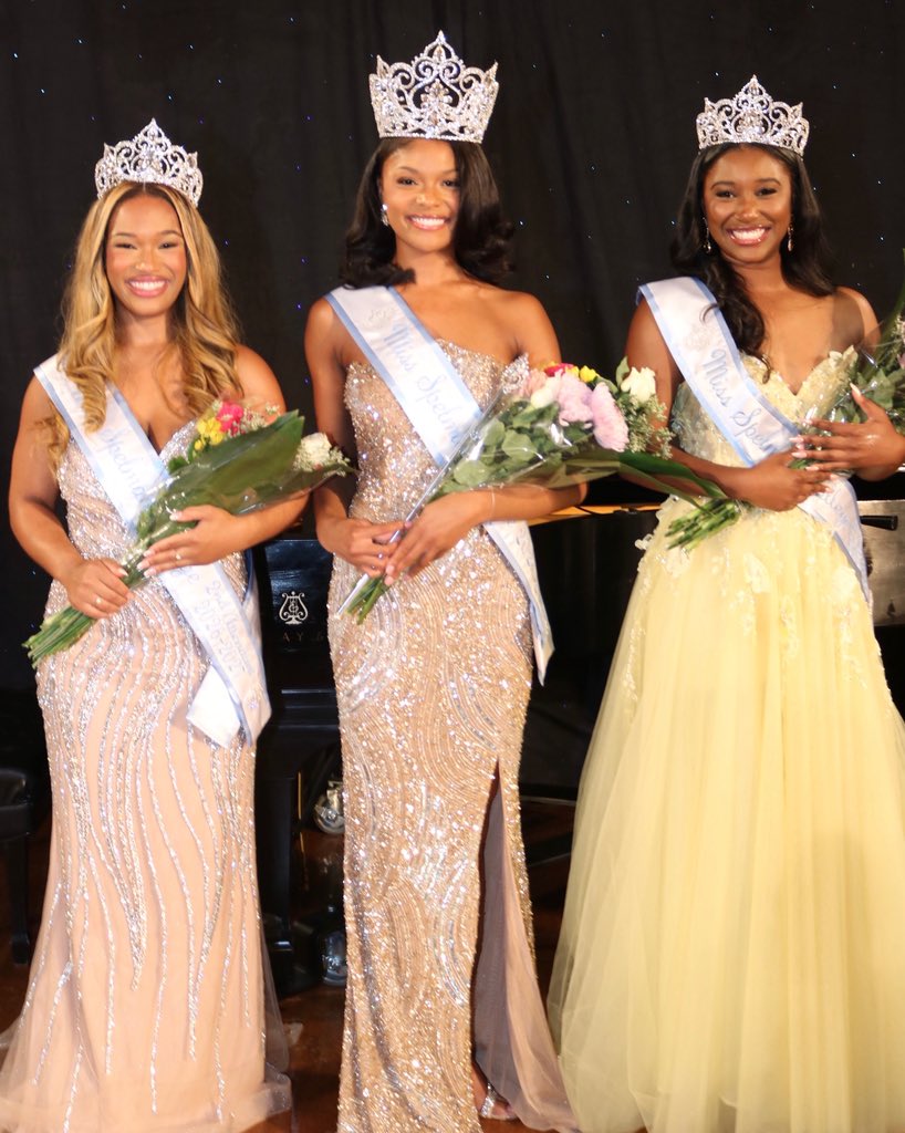SpelmanCollege's tweet image. Congratulations to our newly crowned Miss Spelman 2026-2027, Kinsley Wilson! We also celebrate our First Attendant, Jillian Collier, and Second Attendant, Sarah Sloan. Here’s to a reign rooted in purpose, impact, and sisterhood. With gratitude, we honor the 2025–2026 court—Taylor