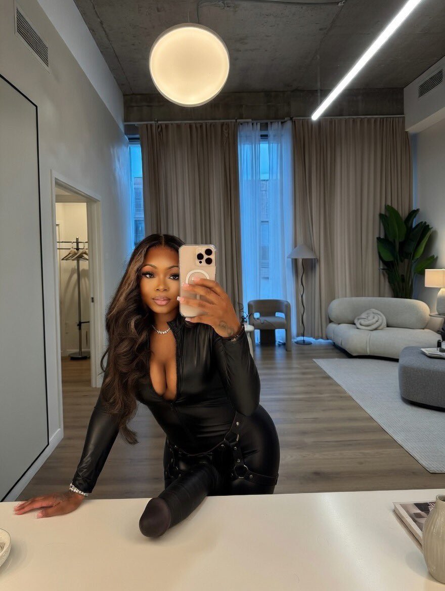 𝐆𝐎𝐃𝐃𝐄𝐒𝐒 𝑹𝑶𝑺𝑨 ♡ tweet media