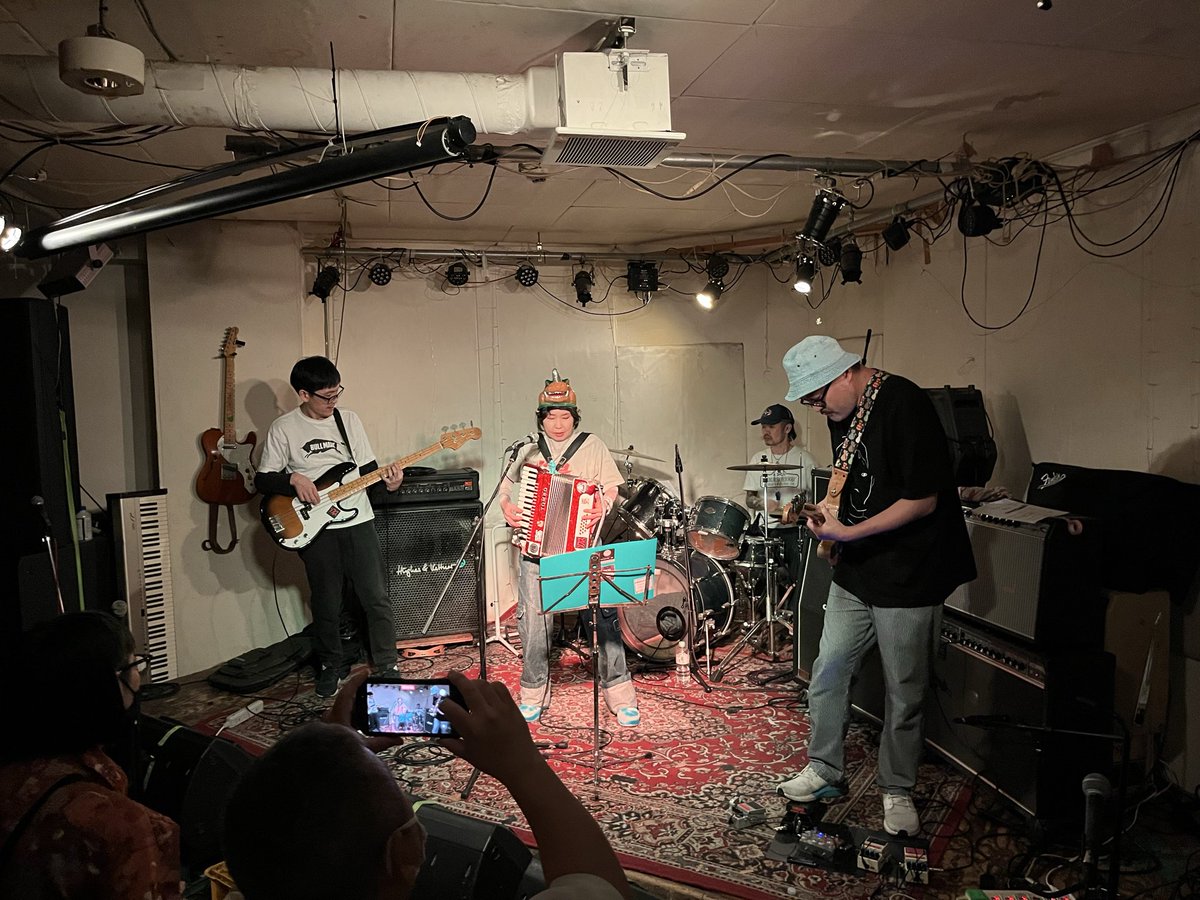 ソフビス@静岡Freakyshow! お名前は存じ上げてましたが、イカフェスに出演されたんですね😆音がカッコよくて‥！アコーディオンって良いなぁと☺️また観たいと強く思いました！！