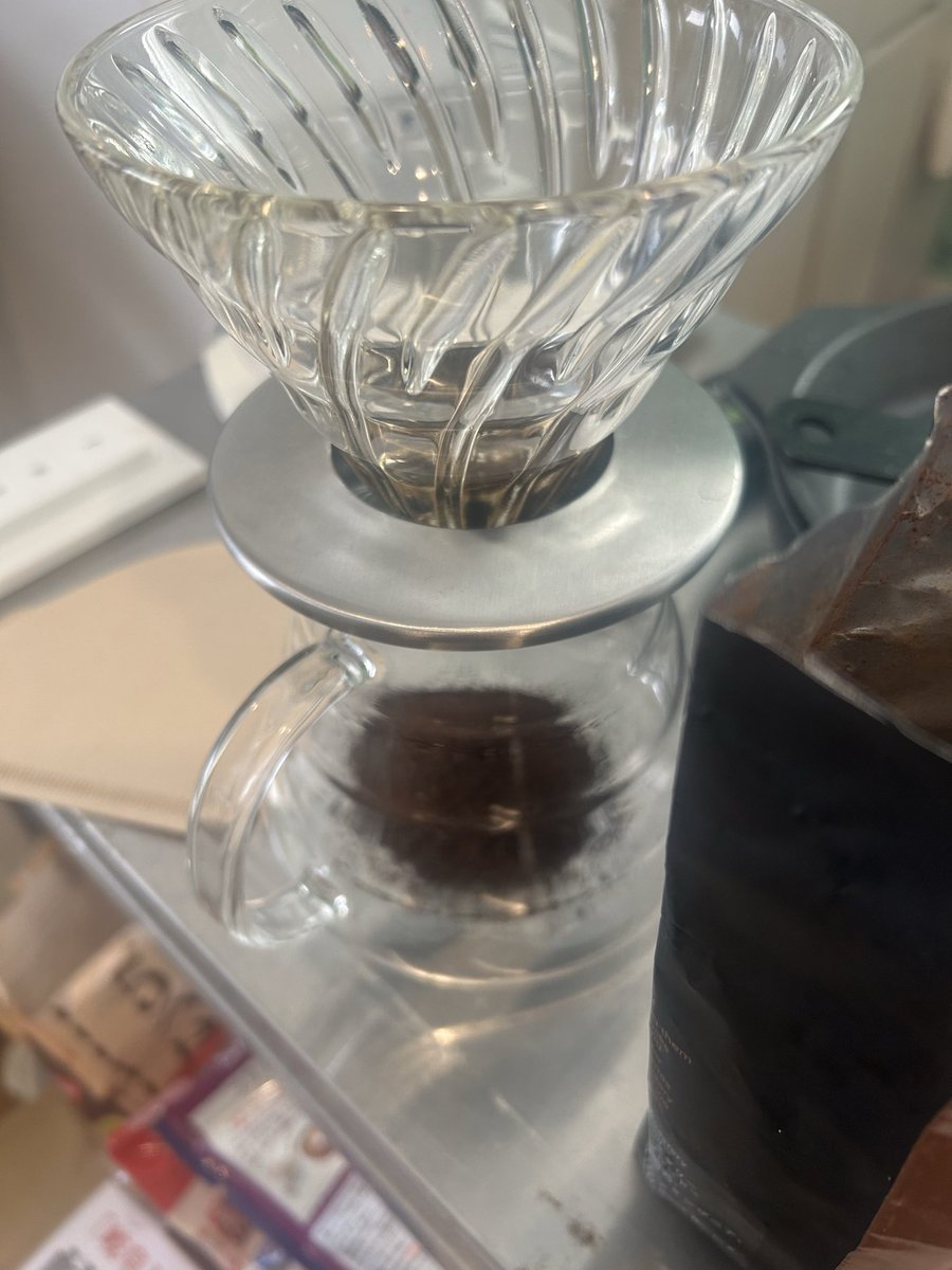 ペーパーフィルターをセット
する前にコーヒーの粉を入れて
しまったドジなワタクシ😂

我ながら爆笑wwww