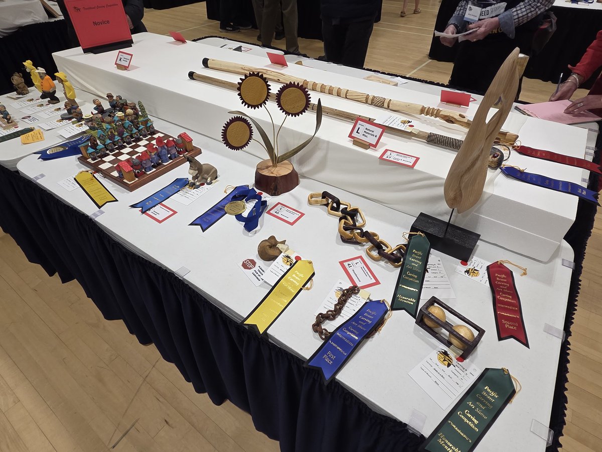 First day of the #brantcarving show is on in Qualicum Beach
Dome incredible works entered in wood, marble and other mediums being enjoyed by the appreciative crowd!

We'll share more photos later, once the judging is completed.