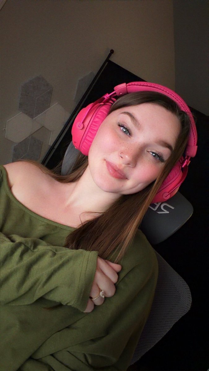 thickles__'s tweet photo. 🎆Comfy Cozy Pokopia vibes!!🎆

Come kick it with me while I rebuild! I’d love any tips or tricks🥰

💚| https://t.co/oaNZod1L2W https://t.co/97A9Rlikgt