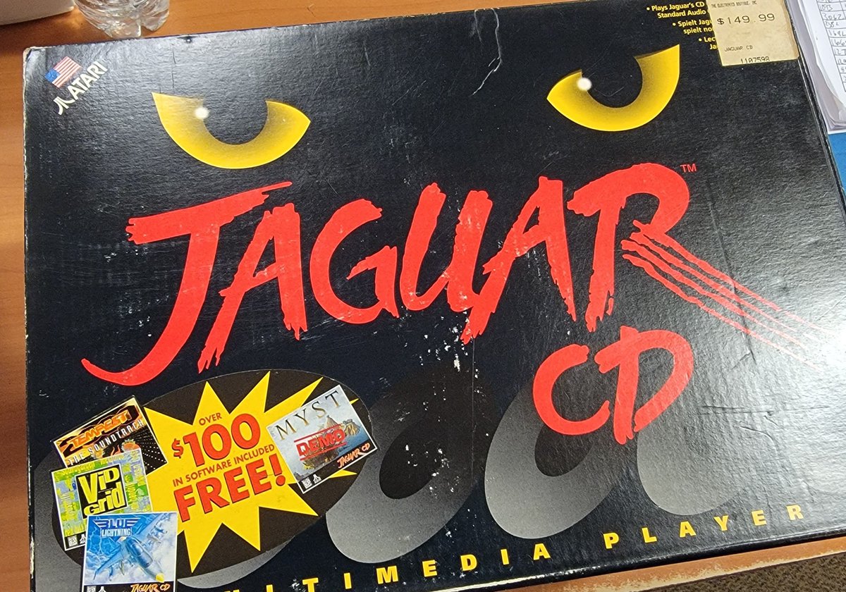 L1Games's tweet image. The Atari Jaguar CD: a bold swing from the 90s and now a seriously cool collector’s piece. Love it, hate it, or maybe curious about it?
#Atari #AtariJaguar #JaguarCD #RetroGames #RetroGaming #GameCollection #GamingMemories #Collectors