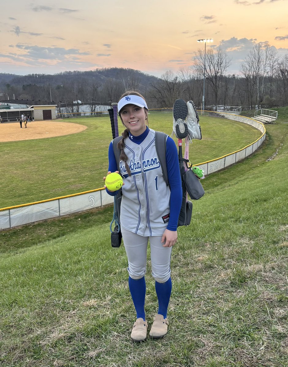 kmarple10's tweet photo. Couple more bombs in the past week‼️#3 against Lincoln and #4 against Independence!!
@TeamPAMendel @teampafastpitch @Jess_Odonnell88 @mzerkleee @AlliRobinson2 @CoachNelson_NWF @rwwagner @CoachScoone https://t.co/pz7A3MWBxL