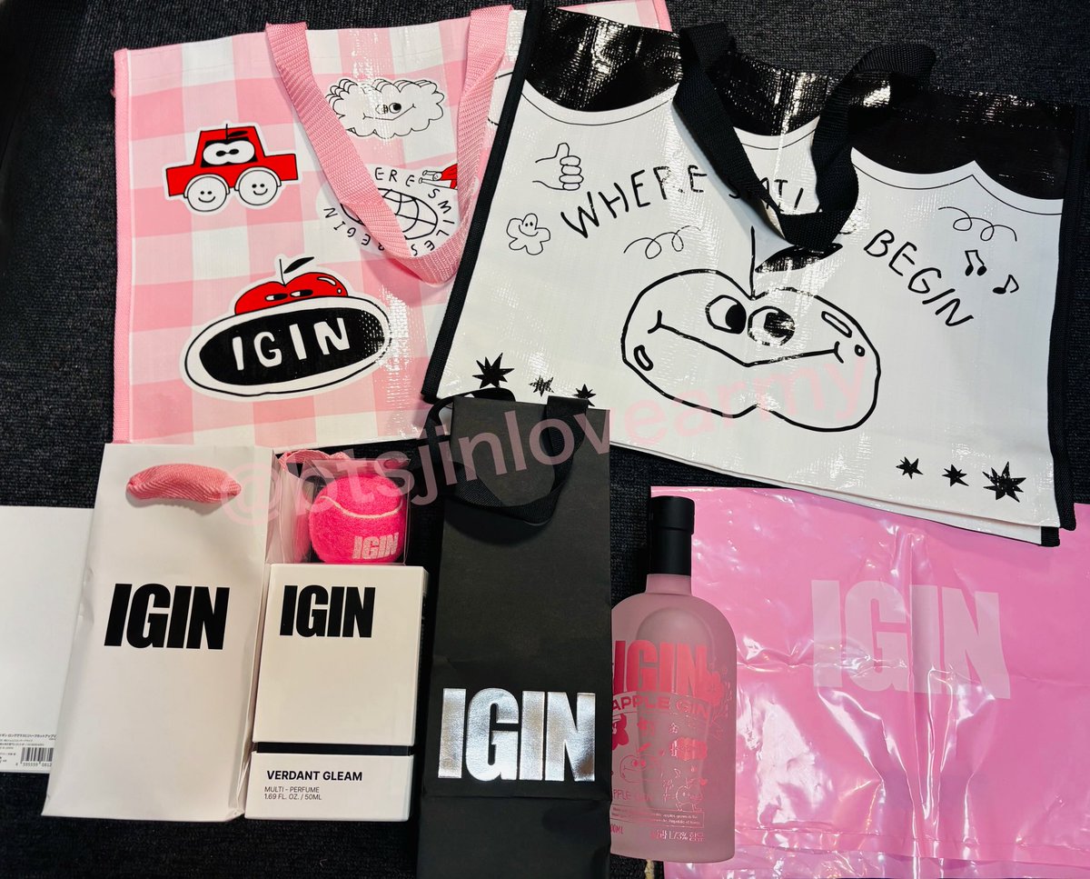 btsjinlovearmy's tweet image. IGINのPOPUPへ🩷（ここはボッチで）
幸せ空間過ぎた‼︎
大きなモニターにはずっと素敵なジンくんが映し出され、BGMはジンくんの曲、死んでも君だよが流れた瞬間一人でテンション上がる。（はい、ヤバい奴）
買う物もかなり厳選したこれでも🤣
そして、どんどんお酒🥃も増える‥
#JinxIGIN 
#IGIN