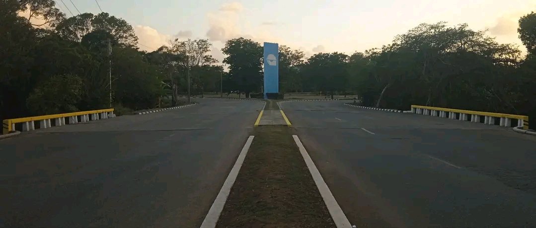 CAMHabanaEste's tweet photo. 🧹 Hoy, limpieza en la entrada de Alamar, municipio Habana del Este.
Brigadas de trabajo sumaron esfuerzos para embellecer uno de los accesos principales al territorio. Más orden, más limpieza, más compromiso con nuestro entorno.
#Alamar #LaHabanaDelEste #LimpiezaComunitaria https://t.co/uVl5ETcjDj