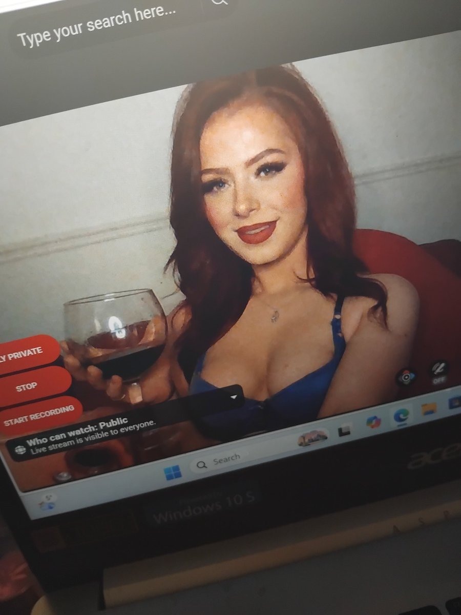 420FindomQueen's tweet photo. I'm live on loyalfans for the first time in AGES!!!

👑👑👑 https://t.co/w7IKlcnhmy