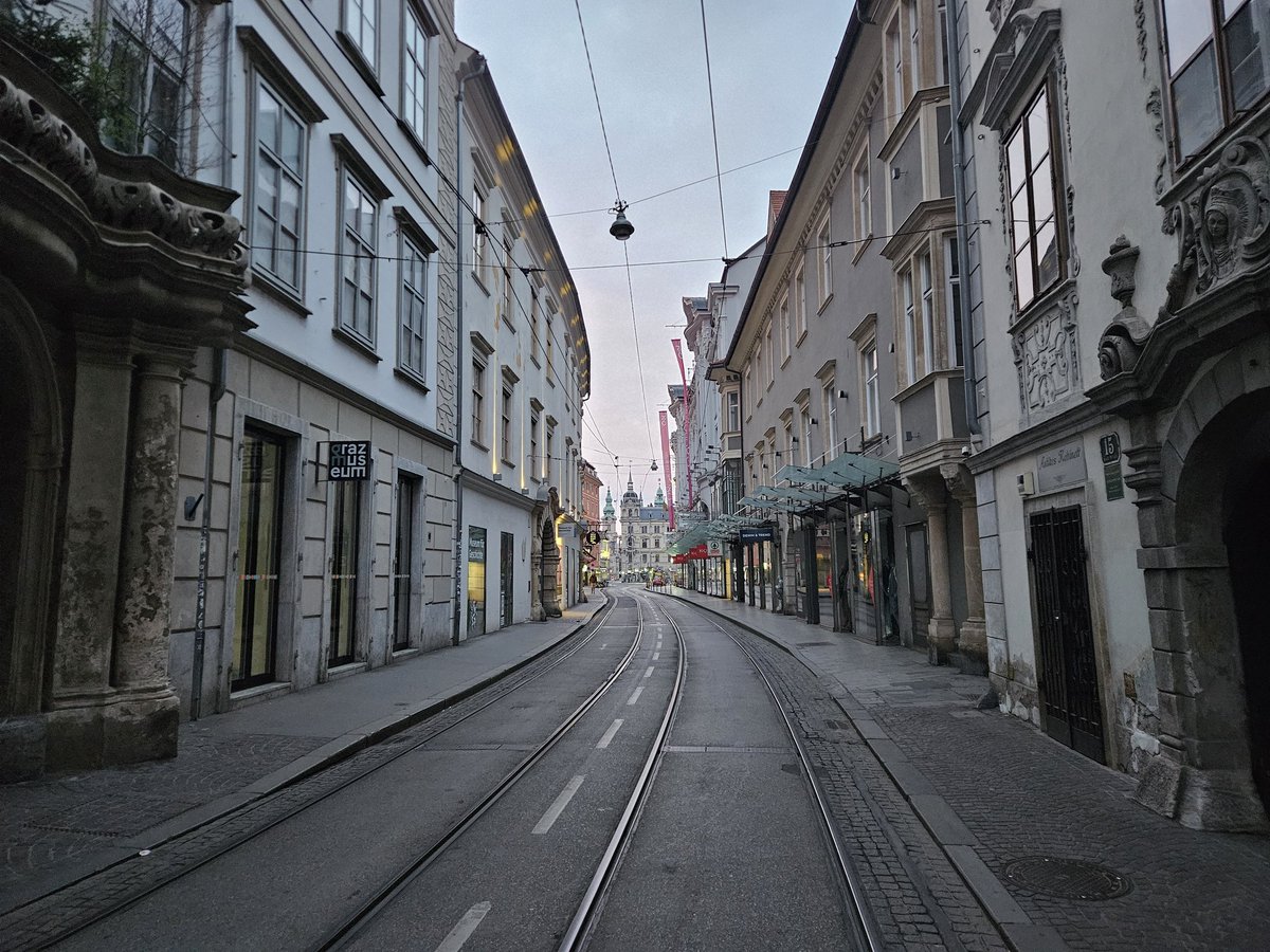 RJonTourUK's tweet image. Early walk in a very quiet #graz 🇦🇹